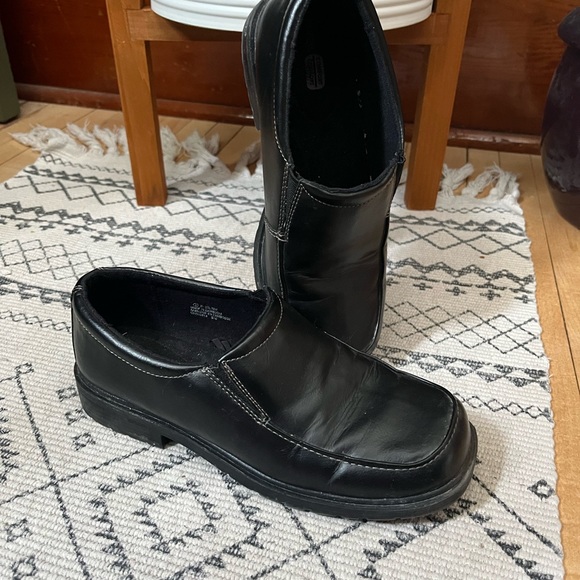 GEORGE Boy Slip-on dress shoe, size 4, great condition - Picture 6 of 8